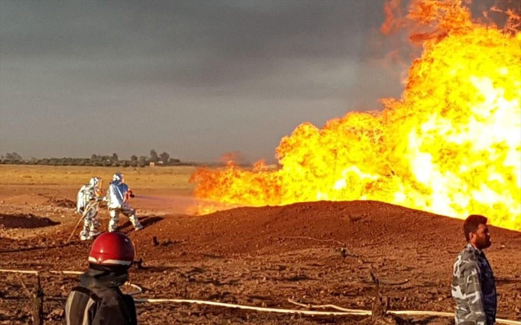 Συρία: Iσχυρή έκρηξη σε διυλιστήριο πετρελαίου στην πόλη Ντέιρ αλ-Ζορ (βίντεο)