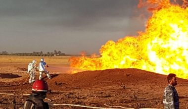 Συρία: Iσχυρή έκρηξη σε διυλιστήριο πετρελαίου στην πόλη Ντέιρ αλ-Ζορ (βίντεο)