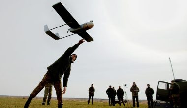 Δρόμος μήκους 40 χλμ. από το Σλαβιάνσκ προς το Ιζιούμ καλύπτεται με δίχτυα κατά των drones: Δείτε βίντεο