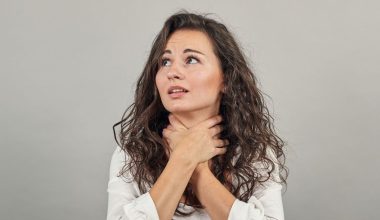 Γαστροοισοφαγική παλινδρόμηση: Τι να κάνετε για να αντιμετωπίσετε το κάψιμο στο λαιμό