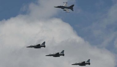 Βίντεο: H στιγμή που η Αεροπορία της Ταϊλάνδης βομβαρδίζει την επαρχία Κο Κονγκ της Καμπότζης