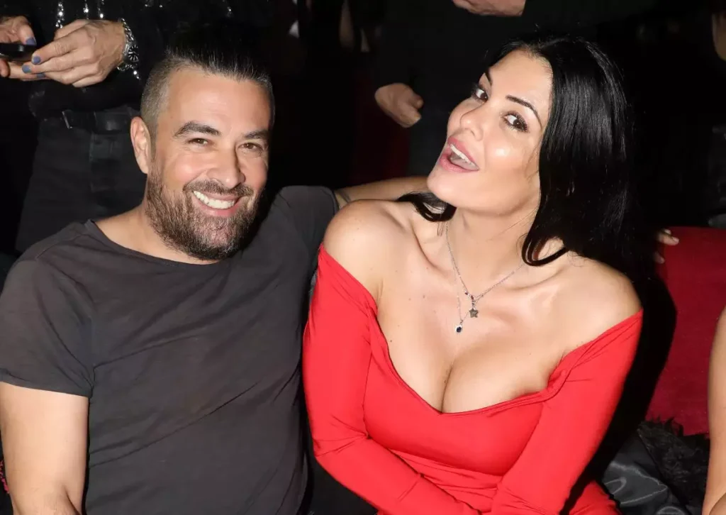 «Έξαλλος» ο Γ.Αϊβάζης με δημοσιογράφο που τον ρώτησε για τον χωρισμό του από την Μ.Κορινθίου: «Δεν θέλω να πω»