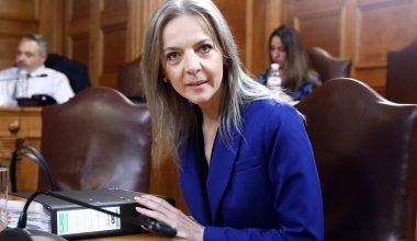 «Καρφιά» Π.Σεμερτζίδου κατά Ζ.Κωνσταντοπούλου: «Εδώ και καιρό έχει μετατρέψει την εξεταστική επιτροπή σε τσίρκο»