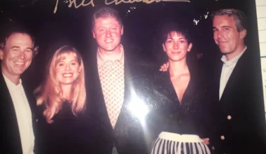 Οι Δημοκρατικοί με θράσος δημοσιεύουν φωτογραφία του Ν.Τραμπ με Έπσταιν ενώ μαζί του ήταν και ο Μπιλ Κλίντον!