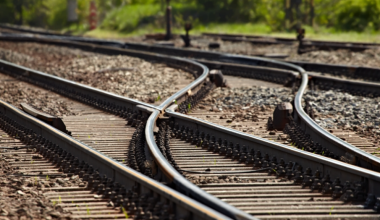 Θεσσαλονίκη: Συνελήφθη 53χρονος οδηγός λεωφορείου που αγνόησε τις κατεβασμένες μπάρες σε σιδηροδρομική διάβαση