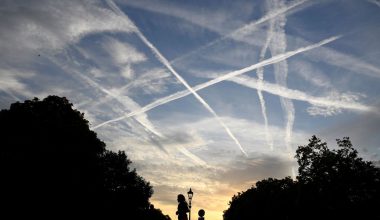 Πρώην στέλεχος της Αεροπορίας των ΗΠΑ: «Οι χημικοί ψεκασμοί γίνονται με κυβερνητικές εντολές»