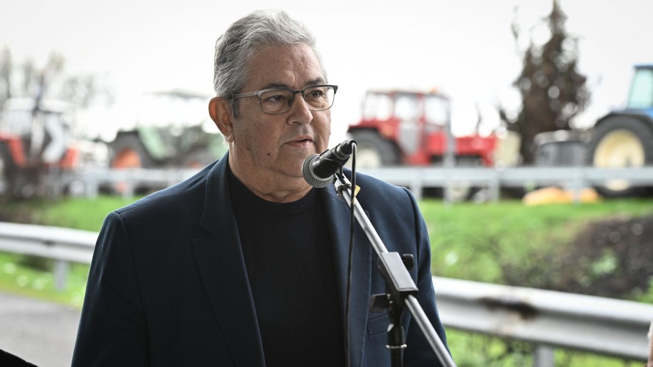 Στα μπλόκα της Φθιώτιδας ο Δ.Κουτσούμπας: «Κλιμακώστε τον αγώνα σας»