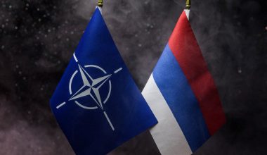 Κρεμλίνο σε ΝΑΤΟ για προετοιμασία νέου πολέμου: «Ξεχάσατε πως ήταν ο Β’ΠΠ για αυτό τα λέτε»