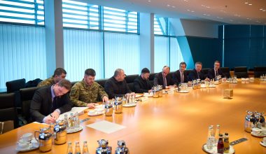 Στο Βερολίνο ο Ζελένσκι  με  Γουίτκοφ και  Κούσνερ – Στην κρίσιμη συνάντηση και  ο Μερτς