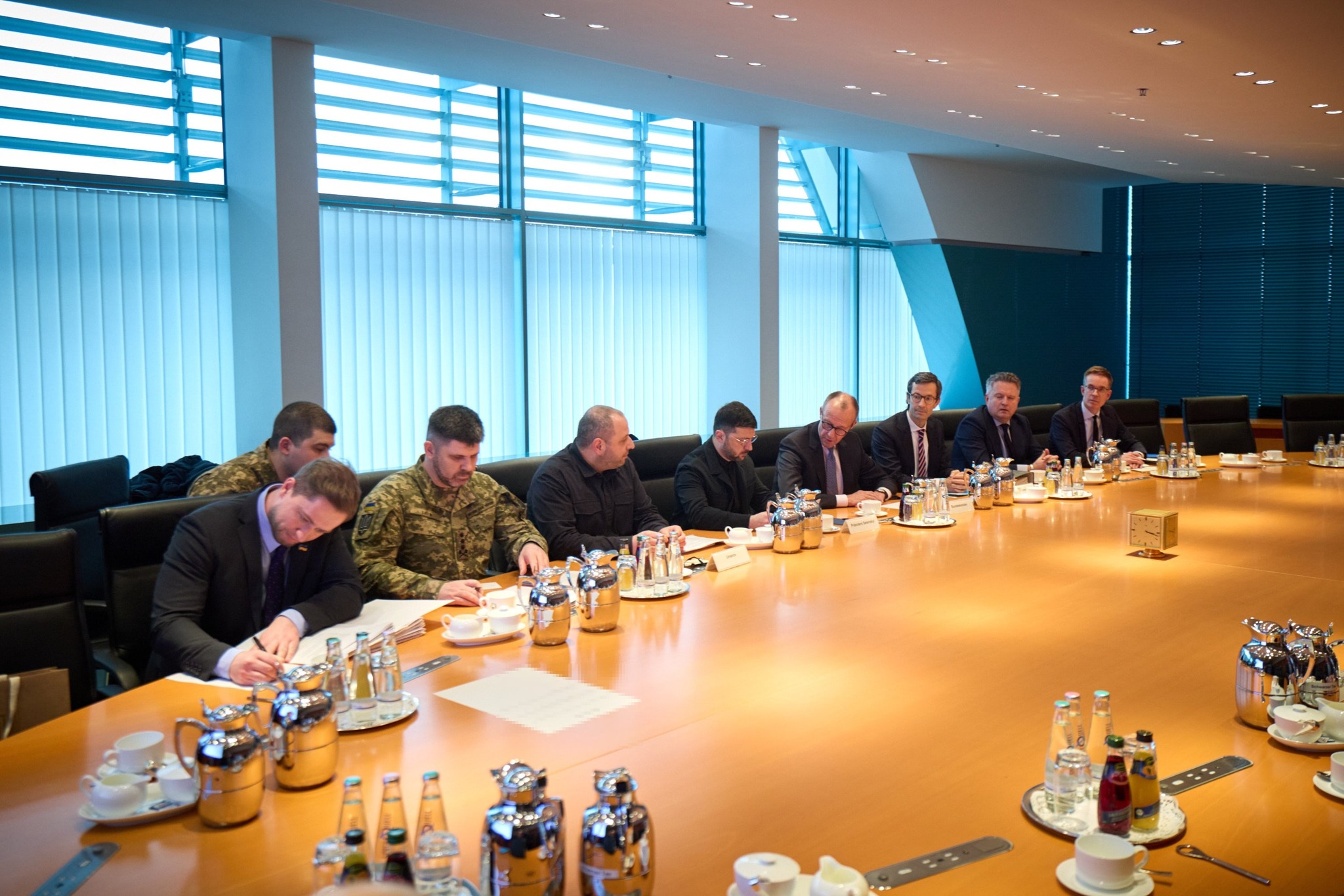 Στο Βερολίνο ο Ζελένσκι με Γουίτκοφ και Κούσνερ – Στην κρίσιμη συνάντηση και ο Μερτς