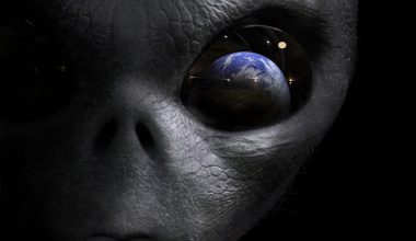 «Οι εξωγήινοι  είναι απεσταλμένοι του… “Θεού”»: Τι φέρεται να είπε λίγο πριν πεθάνει  εργαζόμενος στην Area 51