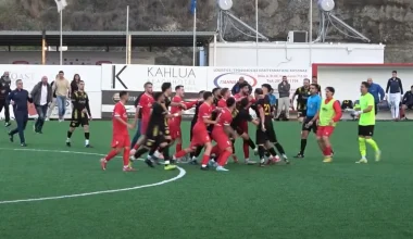 Σε ρινγκ μετατράπηκε το γήπεδο σε αγώνα ερασιτεχνικής κατηγορίας στην Κρήτη: Κουτουλιές και κλωτσιές μεταξύ παιχτών