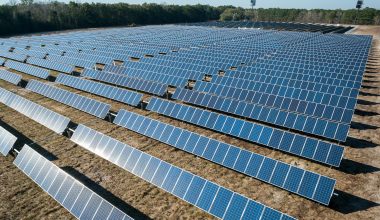 Κίνα: Εγκαθιστά μαζικά ηλιακούς συλλέκτες σε λίμνες και βουνά και αφήνει τις καλλιεργήσιμες εκτάσεις στους αγρότες