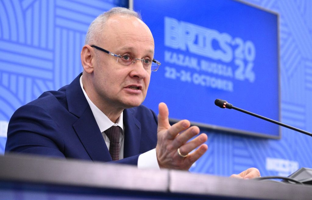 Αντόν Κομπιάκοφ: «Οι ΗΠΑ θα χρησιμοποιήσουν τα κρυπτονομίσματα για να μειώσουν τεράστιο χρέος τους»