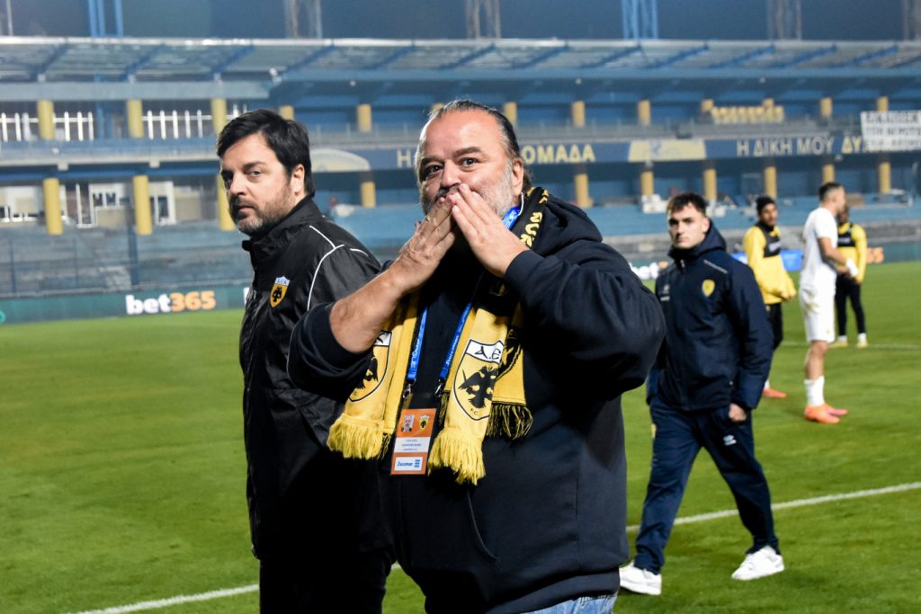 Ο Μάριος Ηλιόπουλος γνώρισε την αποθέωση από τους φιλάθλους της ΑΕΚ στο Αγρίνιο – Δείτε βίντεο και φωτογραφίες