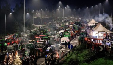 Γιορτές στα μπλόκα ετοιμάζουν οι αγρότες: Δεν υποχωρούν αν δεν δικαιωθούν