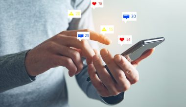 E.Mασκ κατά Βρετανίας: «Είναι νήσος-φυλακή – Κρατούνται 12.000 ανθρώποι για σχόλια στα social media»!