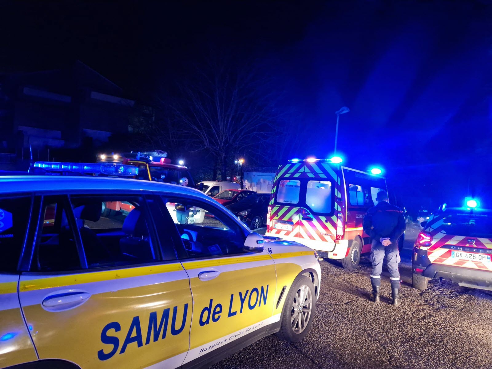 Τραγωδία στη Γαλλία: Νεκρά δύο παιδιά 3 και 5 ετών από έκρηξη σε πολυκατοικία (βίντεο)