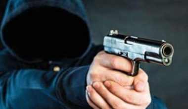 Εξάρχεια: Άνδρας απείλησε με ψεύτικο πιστόλι τη σύντροφό του στη μέση του δρόμου