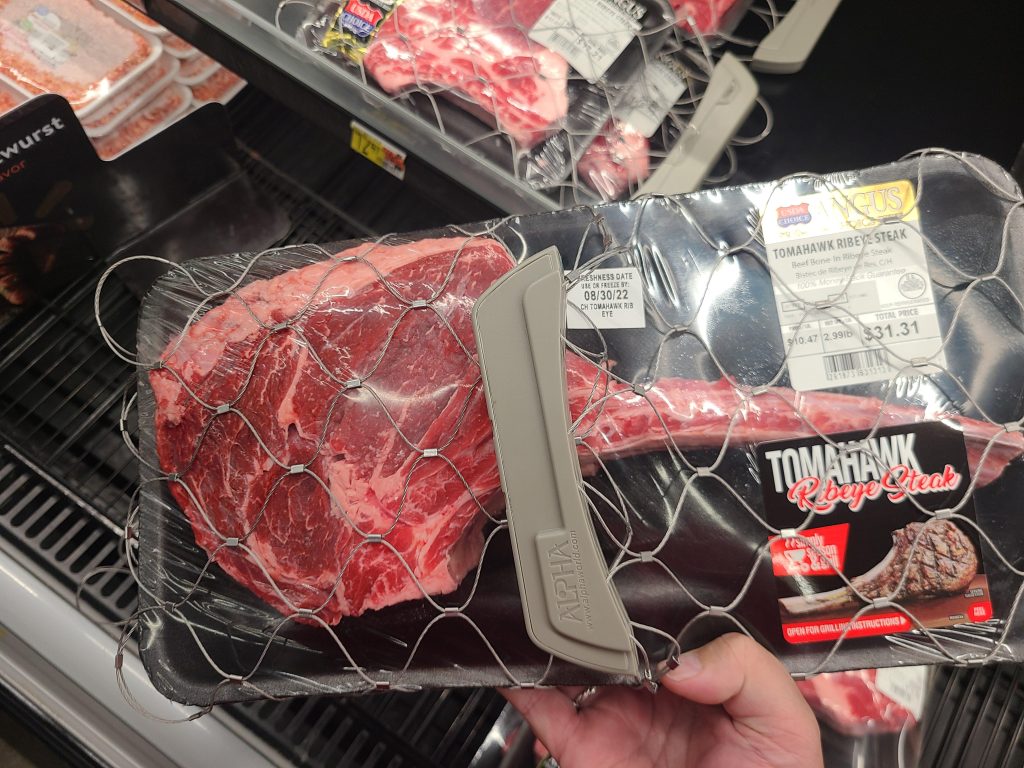 Βίντεο: Στις ΗΠΑ βάζουν συστήματα ασφαλείας στις βοδινές μπριζόλες!