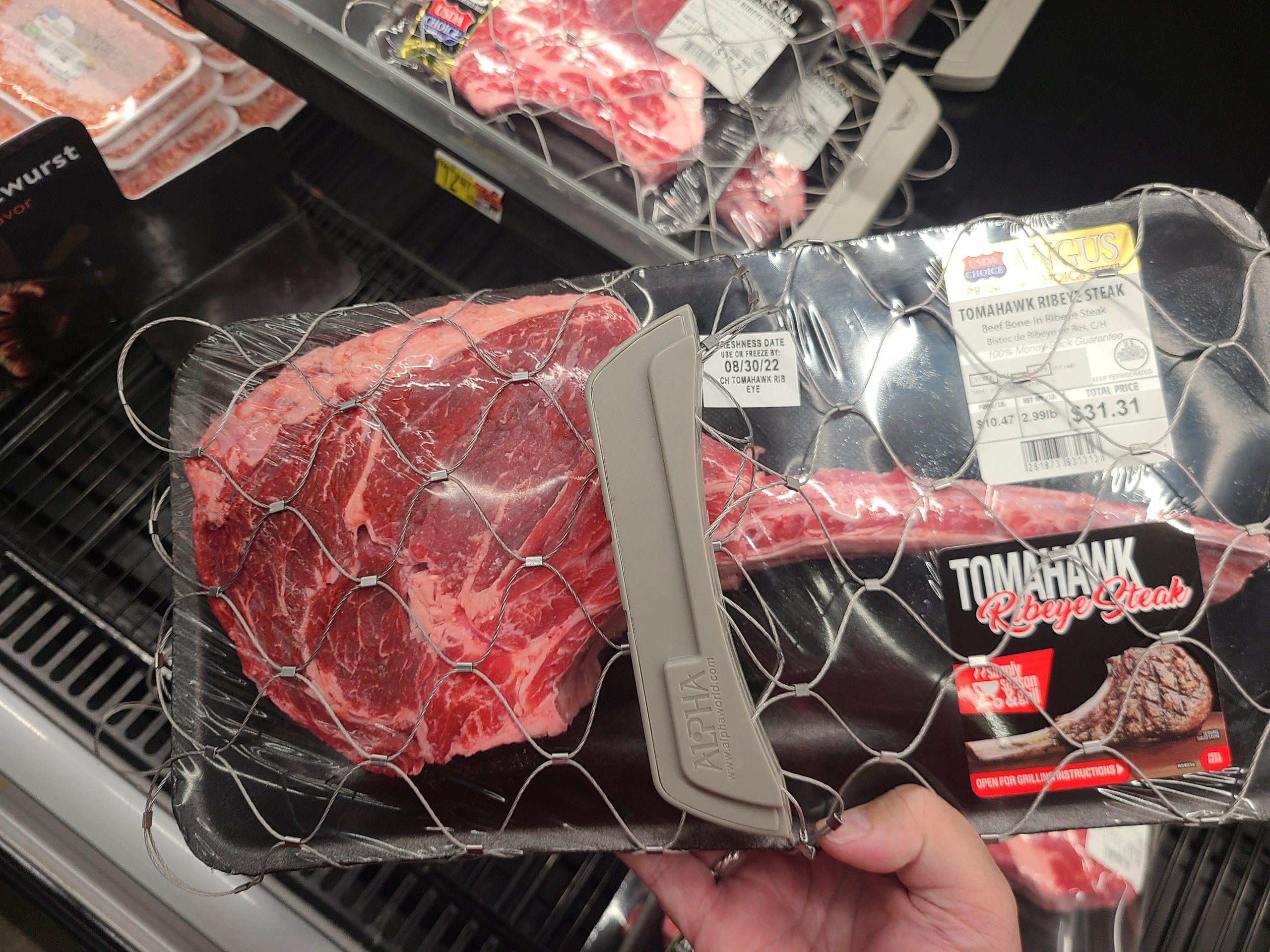 Βίντεο: Στις ΗΠΑ βάζουν συστήματα ασφαλείας στις βοδινές μπριζόλες!