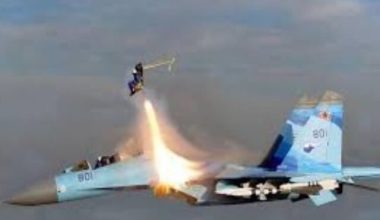 Οι Ουκρανοί διακινούν ψεύτικο βίντεο με υποτιθέμενη εκτίναξη Ρώσου πιλότου μέσα σε υπόστεγο