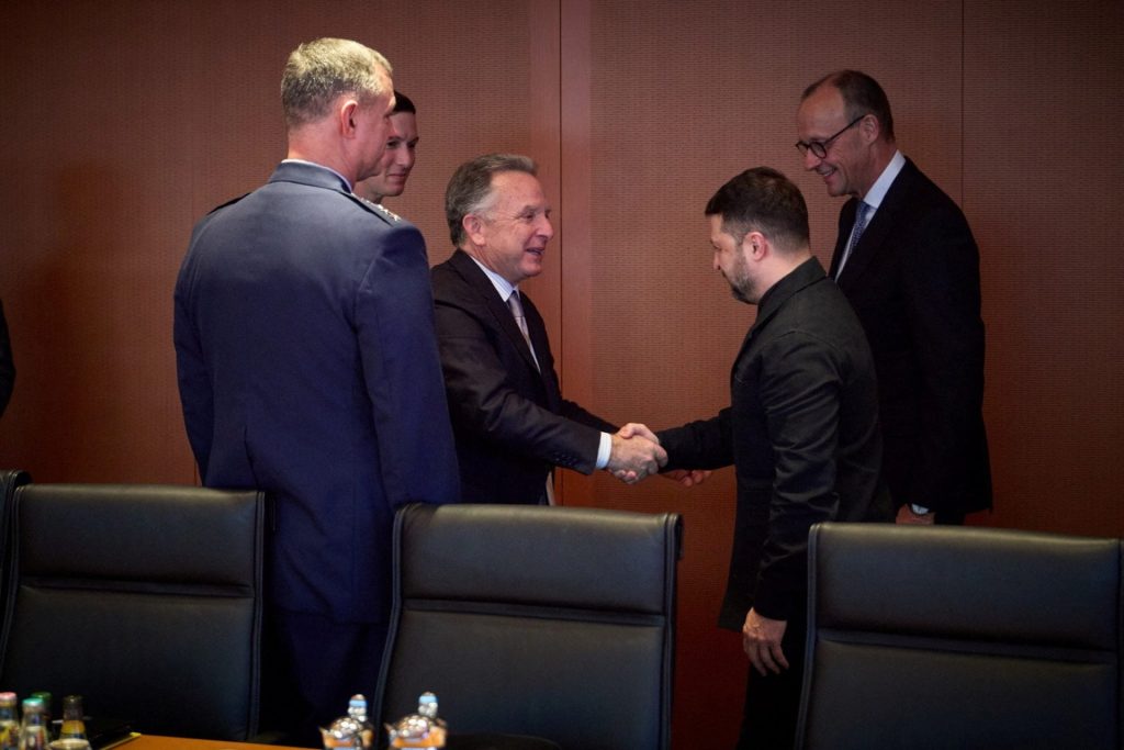 Ολοκληρώθηκε μετά από δύο ώρες η συνάντηση του Β.Ζελένσκι με τους Σ.Γουίτκοφ & Τ.Κούσνερ στο Βερολίνο