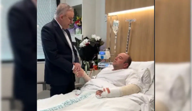 Επίθεση στην Αυστραλία: Ο πρωθυπουργός επισκέφθηκε στο νοσοκομείο τον άνδρα που σταμάτησε έναν από τους δράστες