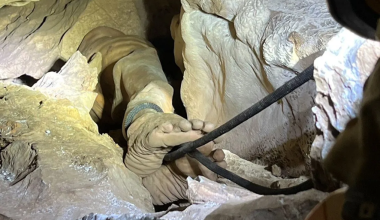 Luang Ta Somchai: Ο 77χρονος μοναχός που επιβίωσε 4 μέρες… ανάποδα μέσα σε σπηλιά της Ταϊλάνδης (φώτο)