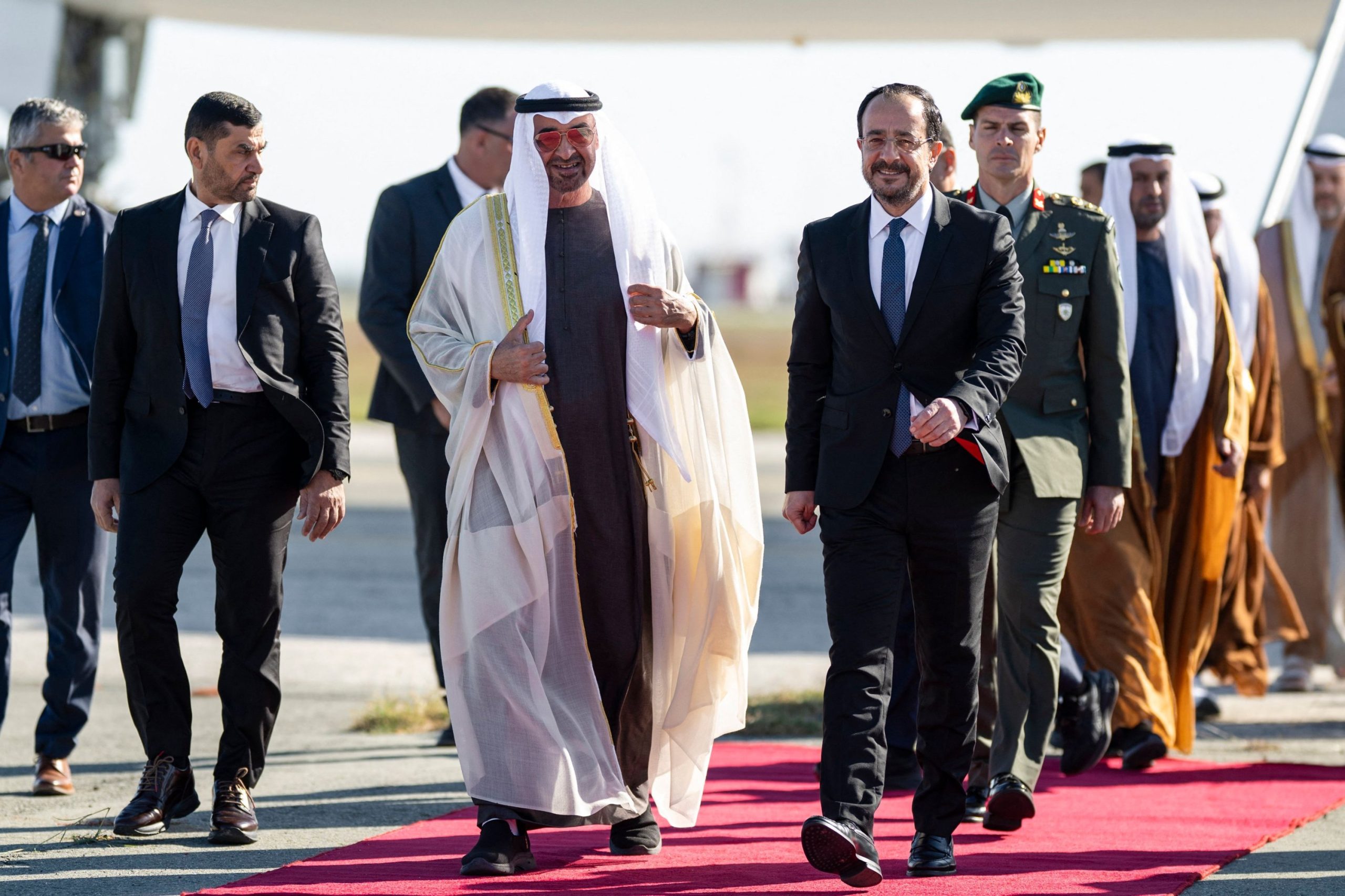 Έξαλλοι οι Τούρκοι με τα ΗΑΕ: «Ο Σεΐχης Αλ Ναχιάν κατέθεσε στεφάνη στο Μνημείο του Μακάριου»