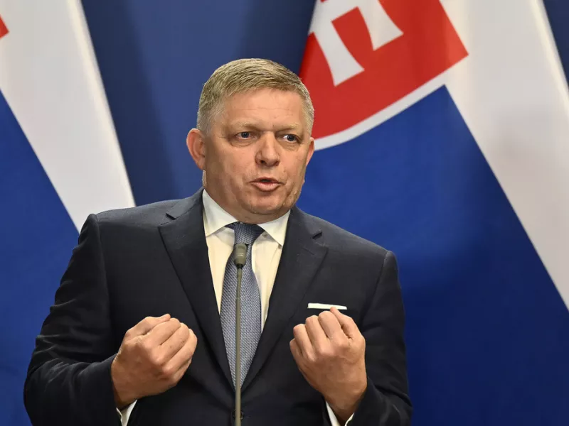 Ρόμπερτ Φίτσο: «Η Ουκρανία είναι μια μαύρη τρύπα που καταπίνει δισεκατομμύρια ευρώ»