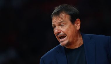 Έξαλλος ο Ε.Αταμάν μετά το τέλος του αγώνα με την Φενέρμπαχτσε: «Μου έβριζαν την μάνα αγράμματοι άνθρωποι»