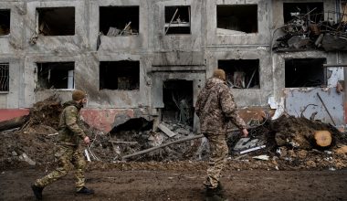 Εντυπωσιακό βίντεο από την καταστροφή πολυώροφου κτηρίου των ουκρανικών δυνάμεων στη Χουλιαΐπολε