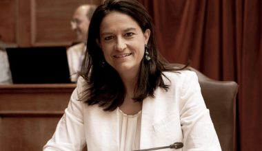 Μέλη του Ρουβίκωνα «επισκέφθηκαν» το σπίτι της Ν.Κεραμέως και πραγματοποίησαν πορεία