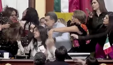 Μεξικό: Άγριο ξύλο μεταξύ γυναικών βουλευτών στην Βουλή – Δείτε βίντεο