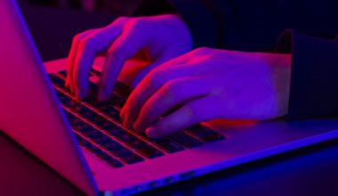 Δικογραφίες σε βάρος 49χρονου για διαδικτυακή συμμετοχή υποκίνησης άλλου ατόμου σε ενέργειες αυτοκτονίας