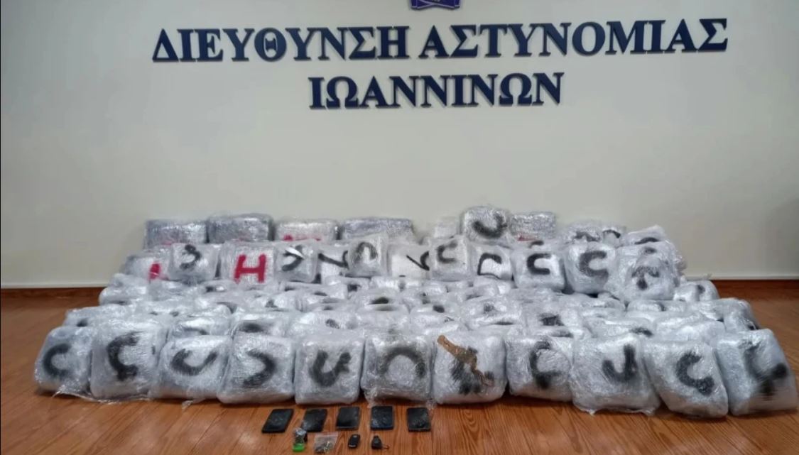 Συνελήφθη Αλβανίδα στα Ιωάννινα: Μετέφερε πάνω από 200 κιλά κάνναβης με το αυτοκίνητό της (φωτο & βίντεο)