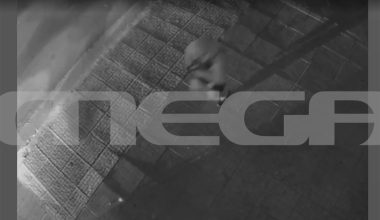 Η στιγμή που αστυνομικοί της ΟΠΚΕ ακινητοποιούν το όχημα του 16χρονου γιου του Μ.Κατρίνη: «Κάτσε κάτω» (βίντεο)