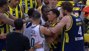 «Άναψαν» τα αίματα στο Φενέρ – Παναθηναϊκός: Τ.Γκραντ και Γ.Μπόλντγουιν πιάστηκαν στα χέρια (βίντεο)