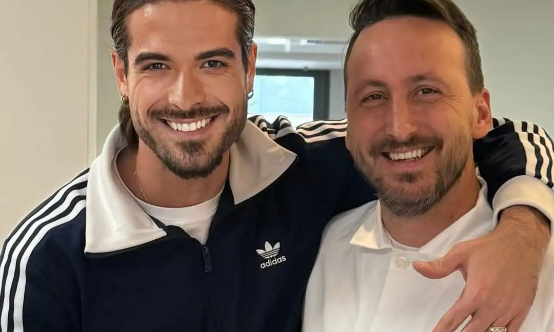 Άρης Μουγκοπέτρος: Δείχνει για πρώτη φορά τα δύο πρόσθετα δάχτυλα μετά τον ακρωτηριασμό του