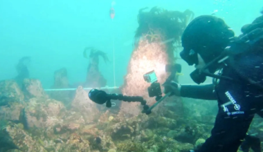 Γαλλία: Αρχαιολόγοι εντόπισαν εντυπωσιακό υποθαλάσσιο τείχος 120 μέτρων που χρονολογείται περίπου στο 5.000πΧ