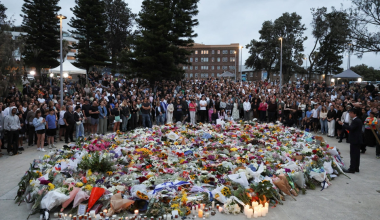 Μακελειό στο Σίδνεϊ: Ξεκίνησαν οι κηδείες των θυμάτων – Αποχαιρέτησαν τον ραβίνο Έλι Σλάνγκερ