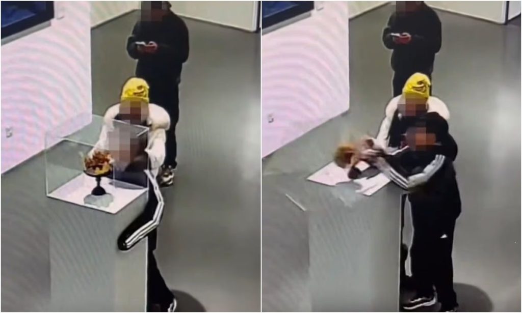 Πεκίνο: Παιδί έριξε και έσπασε κατά λάθος χειροποίητο χρυσό στέμμα σε έκθεση – Δείτε βίντεο