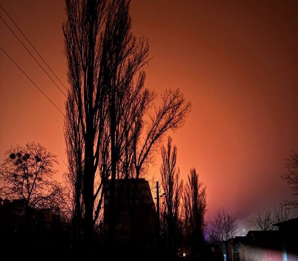 Μαζικά ρωσικά πλήγματα στο Κίεβο: Ισχυρές εκρήξεις και πυρκαγιές στην ουκρανική πρωτεύουσα (βίντεο)