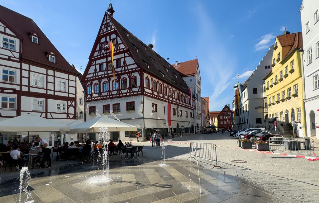 Νέρντλινγκεν: Η πόλη στην «καρδιά» της Βαυαρίας που είναι χτισμένη με 72.000 τόνους διαμαντιών!