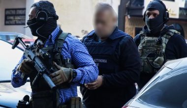 Υπόθεση «Έλληνα Εσκομπάρ»: Πετούσαν τα ναρκωτικά στη θάλασσα και τα μάζευαν δύτες