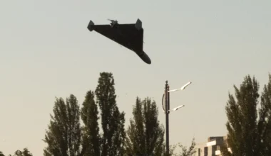 Όχι δεν είναι… γλάρος, αλλά Geran-2 που έπεσε με σφοδρότητα στη θάλασσα της Οδησσού – Δείτε βίντεο