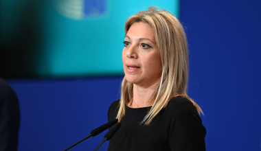 Μ.Βασάρα κατά Μ.Καρυστιανού: «Δεν μπορεί να είναι πρόεδρος του συλλόγου θυμάτων Τεμπών και να δημιουργεί κόμμα»