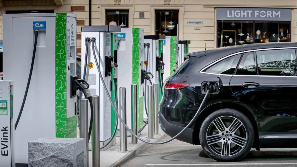 Η ΕΕ ανατρέπει την πολιτική της για τα «πράσινα» αυτοκίνητα