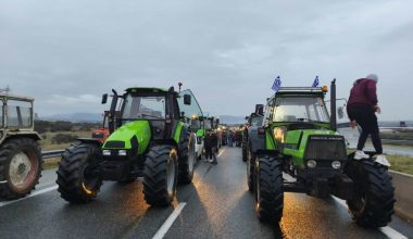 Κλιμακώνουν τις κινητοποιήσεις τους οι αγρότες: Κλείνουν επ’ αόριστον τον σταθμό στον Προμαχώνα για τα φορτηγά